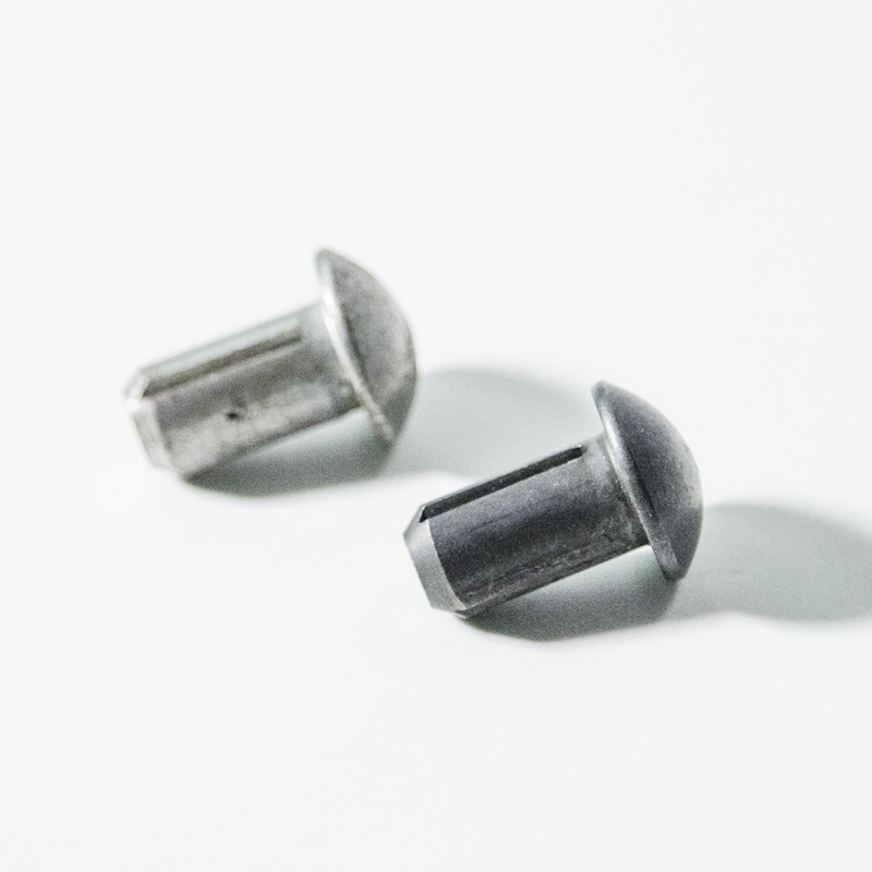 Grooved pins with round head